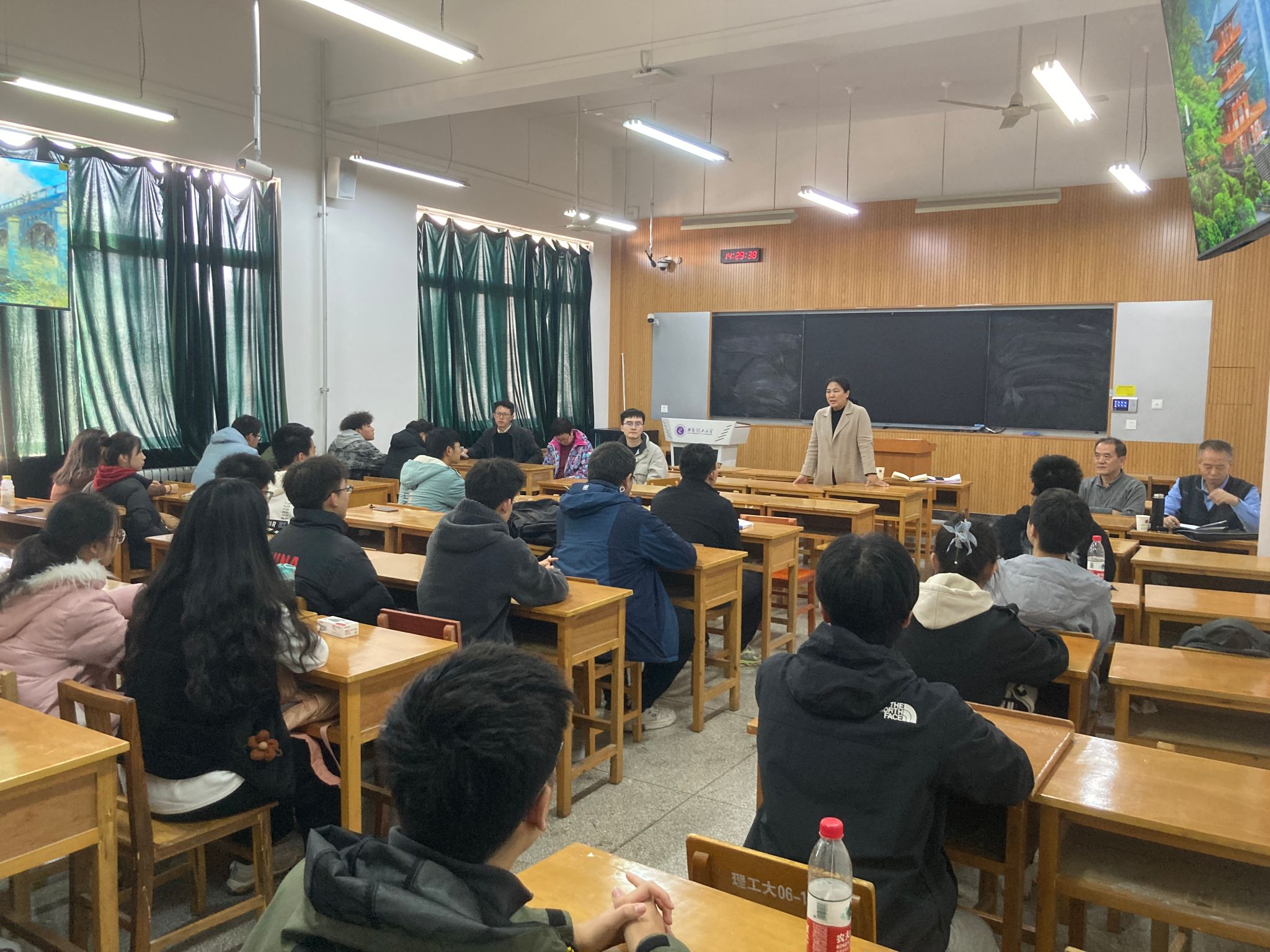 bevictor伟德官网召开大一、大二员工座谈会