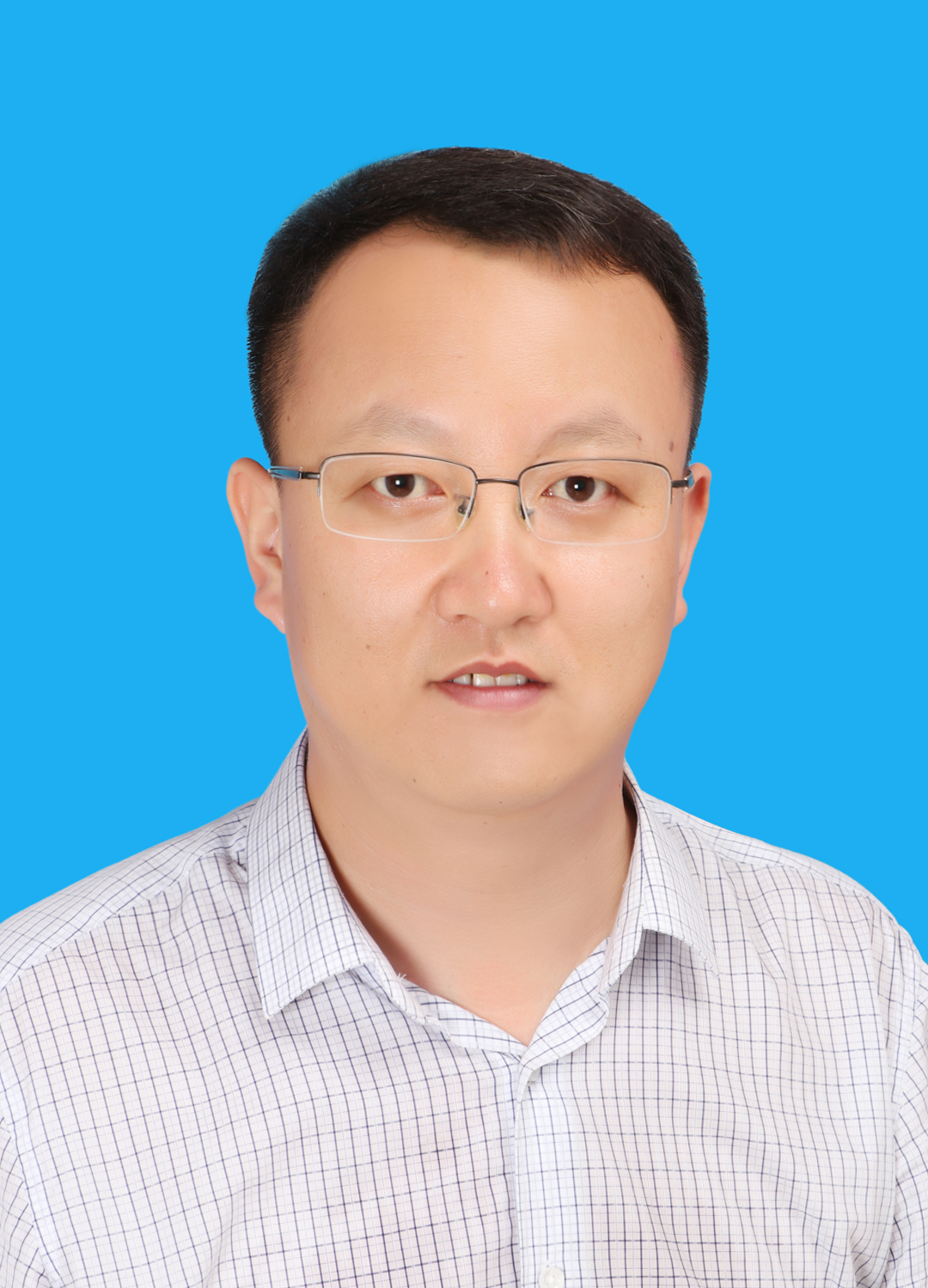 公司工会主席：吴鹏飞